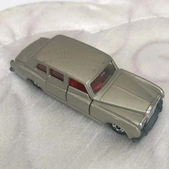 Tomica Rolls Royce Phantom VI Car - Picture 2 of 5